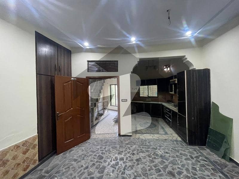 مرغزار آفیسرز کالونی لاہور میں 3 کمروں کا 3 مرلہ مکان 1.1 کروڑ میں برائے فروخت۔