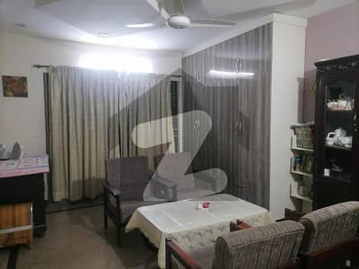 کیولری گراؤنڈ لاہور میں 5 کمروں کا 10 مرلہ مکان 3.45 کروڑ میں برائے فروخت۔