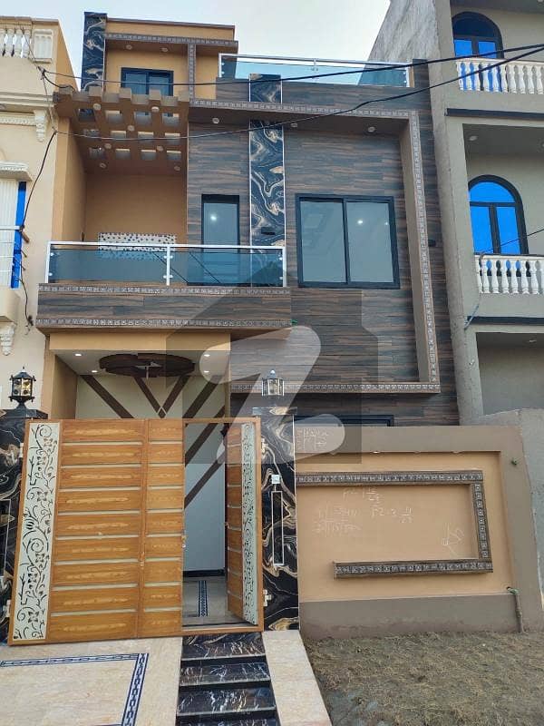 Beautiful 3 Marla Facing Park Double Storey House For Sale