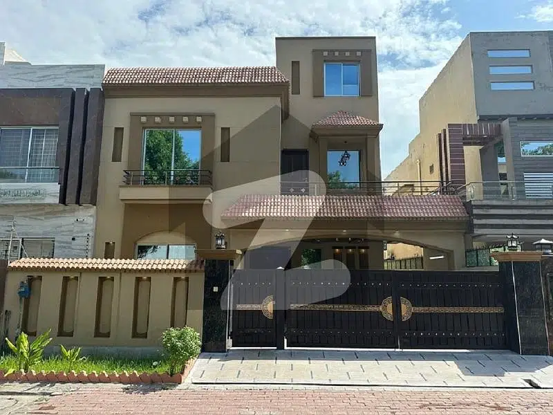 10 Marla Used House Gass Available Renovated House Sector C Near To Talwar Chowk , Super Hot Location Demand 3.3