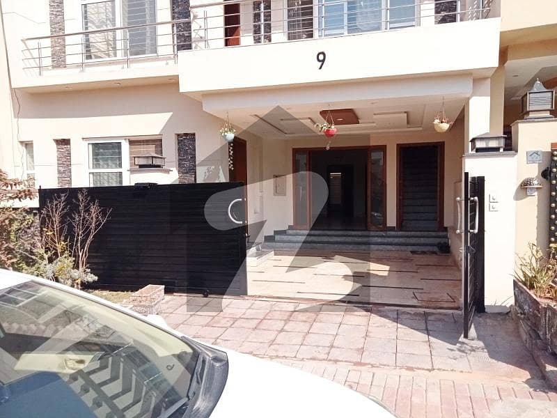 Sector N 9 Marla House Upper Portion For Rent