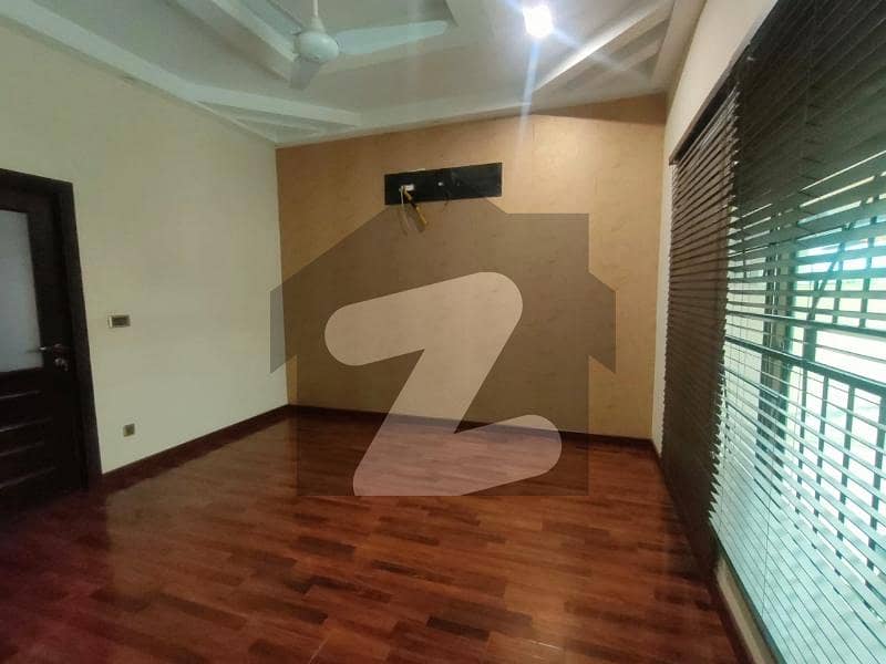 ڈی ایچ اے فیز 1 - بلاک ای فیز 1,ڈیفنس (ڈی ایچ اے),لاہور میں 5 کمروں کا 2 کنال مکان 2.7 لاکھ میں کرایہ پر دستیاب ہے۔