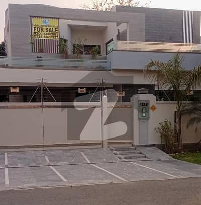 1 Kanal Beautiful Bungalow For Sale In Heart Of DHA Lahore