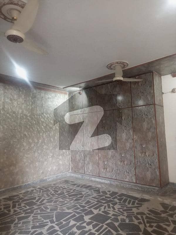 کینال بینک ہاؤسنگ سکیم لاہور میں 3 کمروں کا 10 مرلہ مکان 35.0 ہزار میں کرایہ پر دستیاب ہے۔
