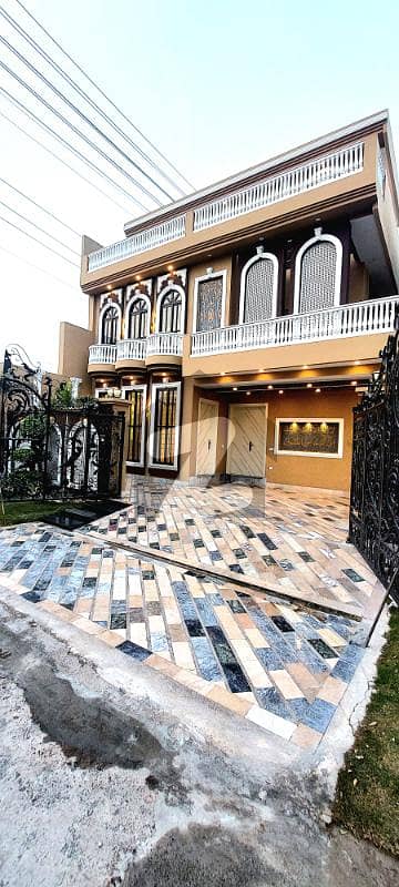 10 Marla Most Beautiful & Luxury House For Sale