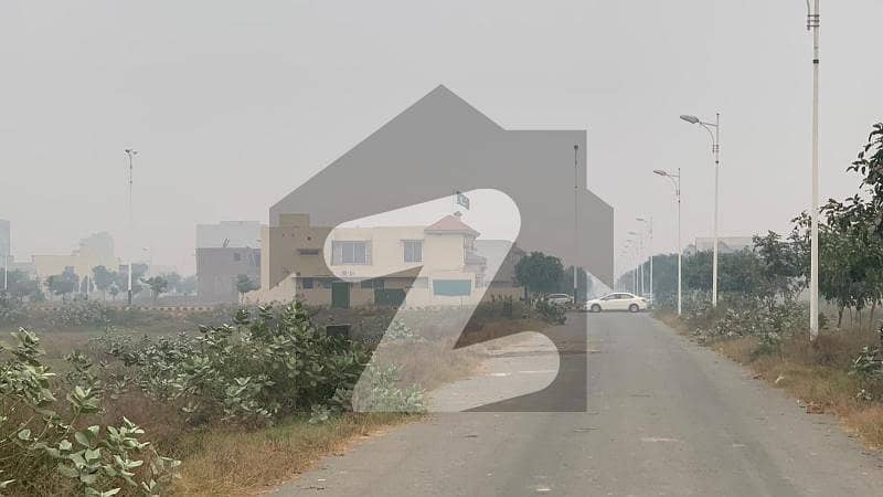 ڈی ایچ اے فیز 7 - بلاک زیڈ ڈی ایچ اے فیز 7,ڈیفنس (ڈی ایچ اے),لاہور میں 2 کنال رہائشی پلاٹ 3.8 کروڑ میں برائے فروخت۔