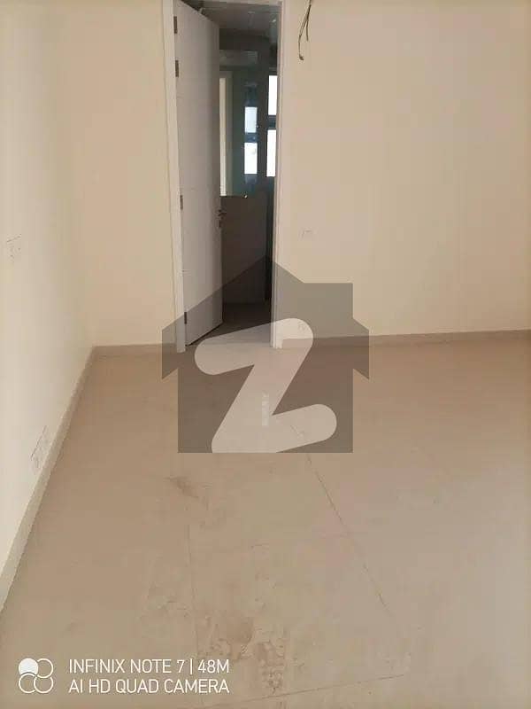 3 Bed Room Executive Apartment in Lucky One West Open