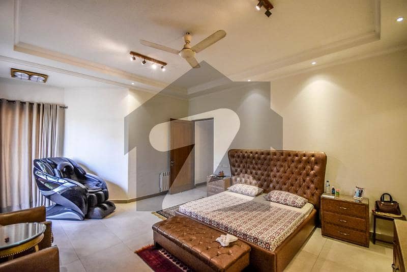 FURNISHED BEDROOM OF 1 KANAL HOUSE FOR SALE IN DHA PHASE 8 EX AIR AVENUE