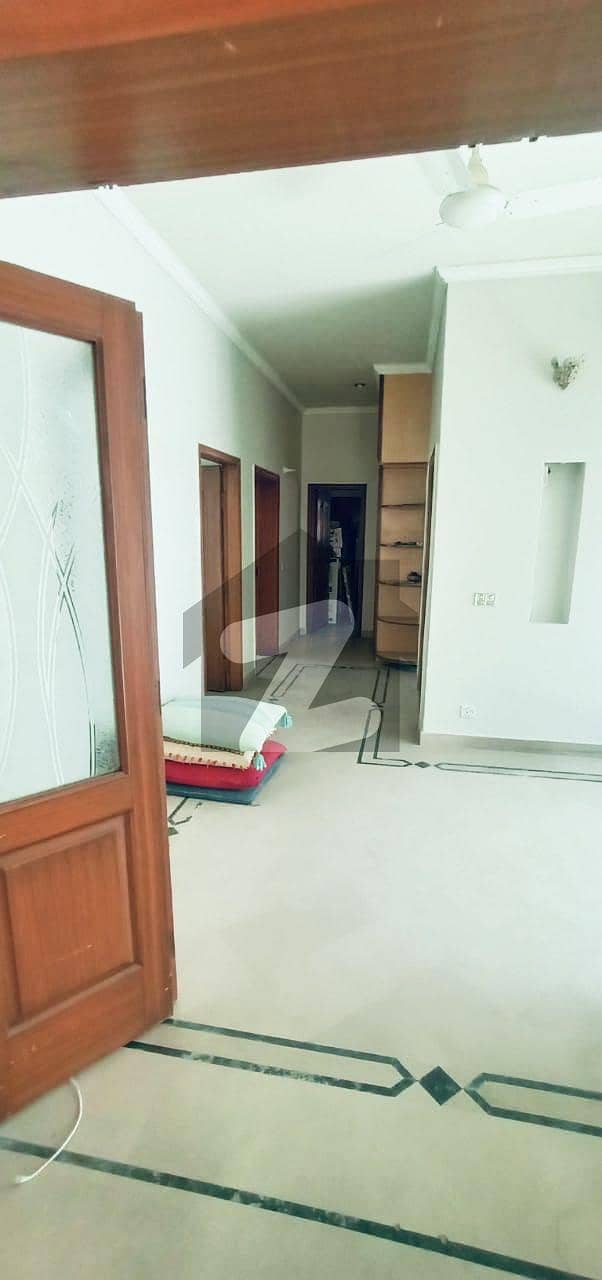 ڈی ایچ اے فیز 4 ڈیفنس (ڈی ایچ اے),لاہور میں 3 کمروں کا 1 کنال مکان 1.4 لاکھ میں کرایہ پر دستیاب ہے۔