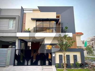 Prime Location 5 Marla Luxury House Available For Rent In DHA Phase 9 Town