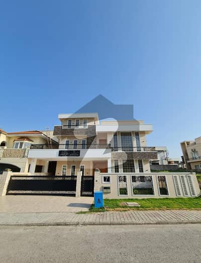 ONE KANAL SOLID MODERN AESTHETICALLY DESIGEND DOUBLE UNIT HOUSE
