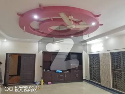 1 KANAL SLIGHTLY USED UPPER PORTION IS AVAILABLE FOR RENT ON TOP LOCATION OF VALENCIA TOWN LAHORE