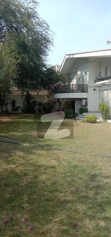Bungalow 1000 Yards For Available for Rent in Block 5 Clifton