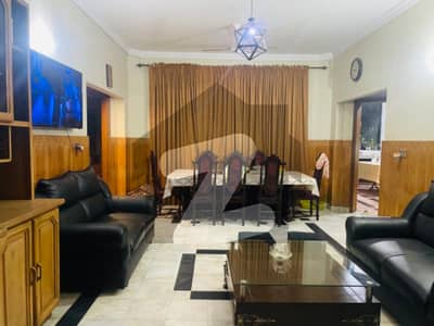 Vip portion available for rent in johar town