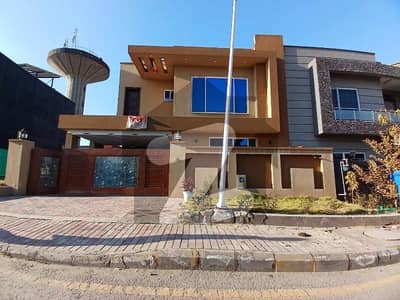 10 MARLA BRAND NEW LUXURY DESIGNER BEAUTIFUL FULL HOUSE AVAILABLE FOR SALE PROPER DOUBLE UNIT 5 BEDROOMS HOUSE VERY GOOD MOST PRIME LOCATION
