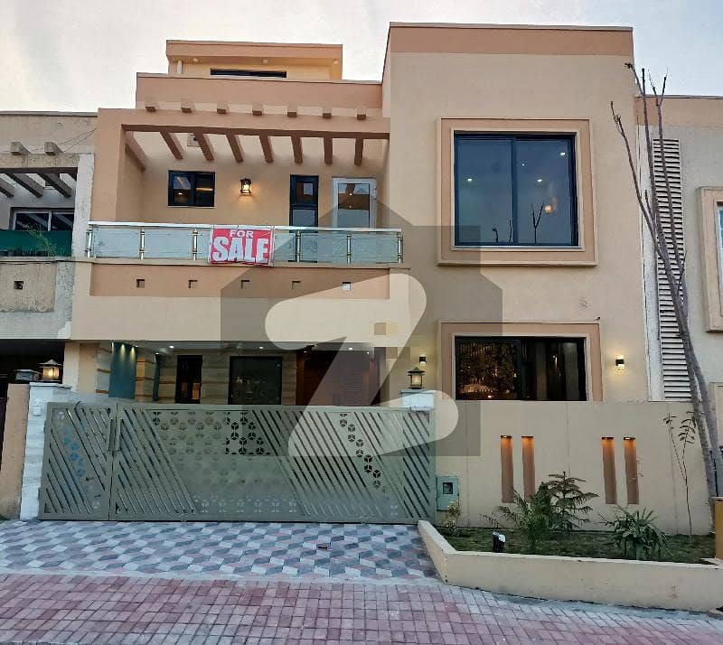 بحریہ ٹاؤن فیز 8 بحریہ ٹاؤن راولپنڈی,راولپنڈی میں 5 کمروں کا 8 مرلہ مکان 3.7 کروڑ میں برائے فروخت۔