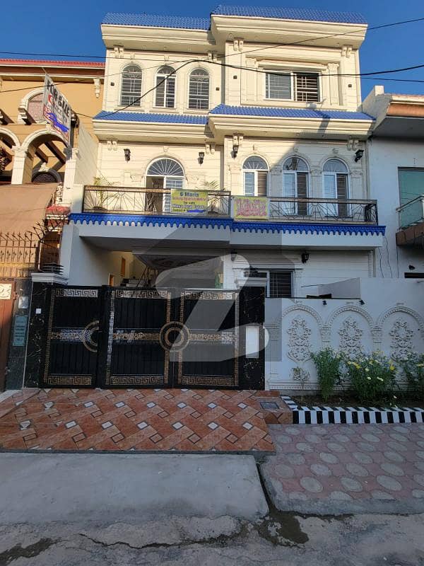 الرحمان گارڈن فیز 2 الرحمان گارڈن,لاہور میں 5 کمروں کا 6 مرلہ مکان 2.3 کروڑ میں برائے فروخت۔