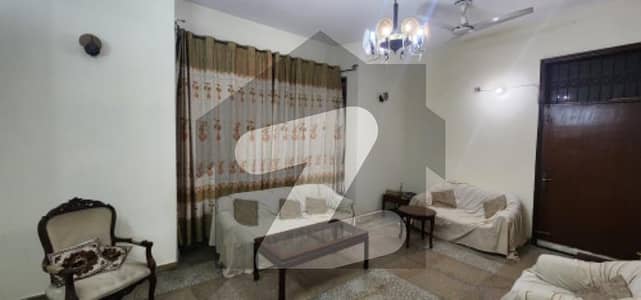 جوہر ٹاؤن لاہور میں 3 کمروں کا 3 مرلہ عمارت 2.3 کروڑ میں برائے فروخت۔