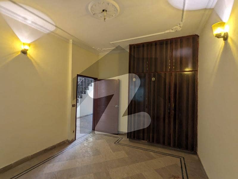 جوہر ٹاؤن فیز 2 جوہر ٹاؤن,لاہور میں 3 کمروں کا 4 مرلہ مکان 1.65 کروڑ میں برائے فروخت۔