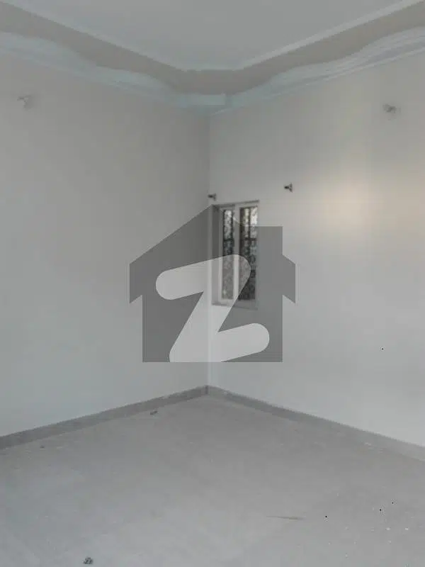 200 Sqyd House 3 Bed D/D Available For Rent