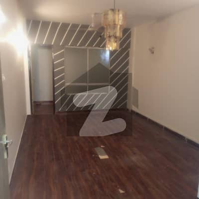 3 Bed DD Well Maintained Apartment For Sale At Gulshan-e-Iqbal Town Near Mubina Town Police Station Abul Hassan Isphani Road.