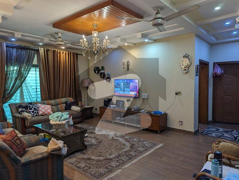 1 KANAL JUST NEW 6 BEDS HOUSE 1 KANAL JUST NEW 6 BEDS HOUSE