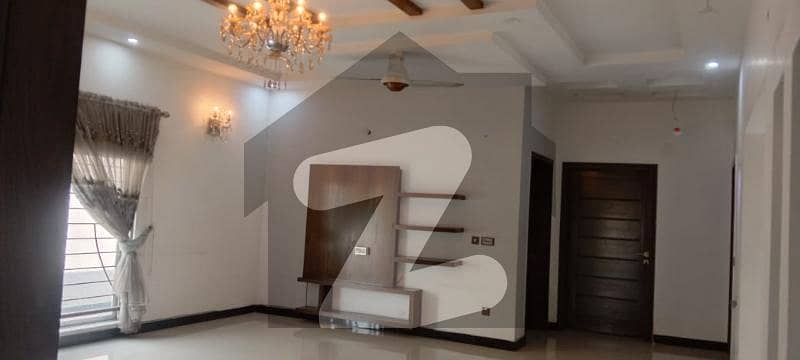 ڈی ایچ اے فیز 4 - بلاک ڈبل ایچ فیز 4,ڈیفنس (ڈی ایچ اے),لاہور میں 3 کمروں کا 1 کنال بالائی پورشن 90.0 ہزار میں کرایہ پر دستیاب ہے۔