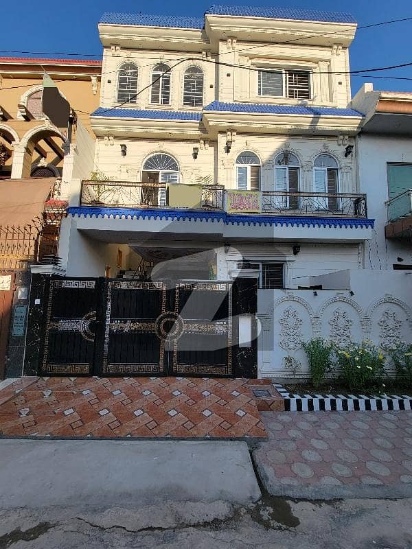 الرحمان گارڈن فیز 2 الرحمان گارڈن,لاہور میں 6 کمروں کا 6 مرلہ مکان 2.3 کروڑ میں برائے فروخت۔