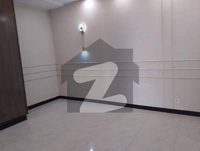 فارمانئیٹس ہاؤسنگ سکیم لاہور میں 2 کمروں کا 5 مرلہ فلیٹ 25.0 ہزار میں کرایہ پر دستیاب ہے۔