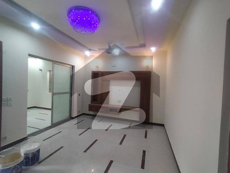 جوہر ٹاؤن فیز 2 جوہر ٹاؤن,لاہور میں 4 کمروں کا 5 مرلہ مکان 1.0 لاکھ میں کرایہ پر دستیاب ہے۔
