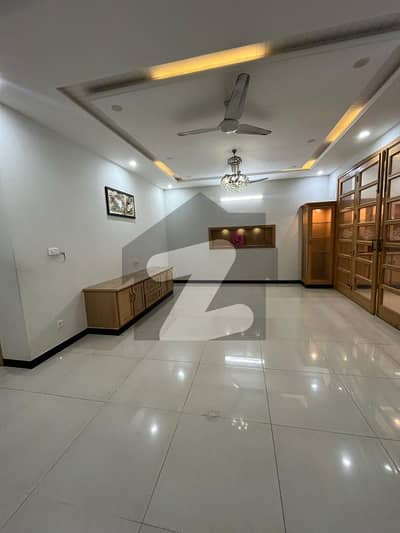 14 Marla Like New Upper Portion For Rent