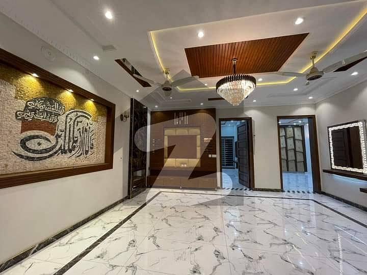 کینال گارڈن ۔ بلاک اے کینال گارڈن,لاہور میں 5 کمروں کا 10 مرلہ مکان 2.4 کروڑ میں برائے فروخت۔