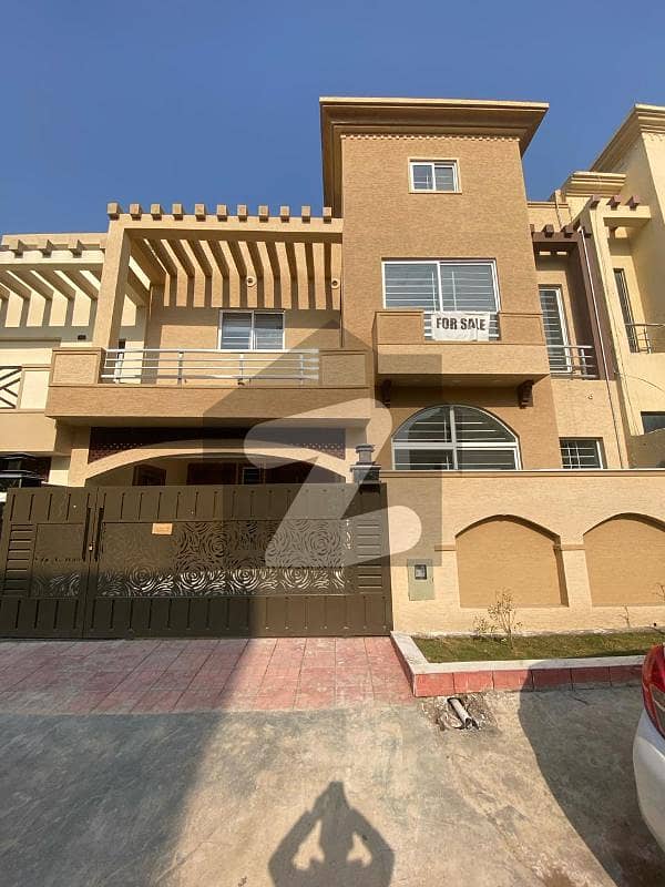 بحریہ ٹاؤن فیز 8 بحریہ ٹاؤن راولپنڈی,راولپنڈی میں 5 کمروں کا 7 مرلہ مکان 2.85 کروڑ میں برائے فروخت۔