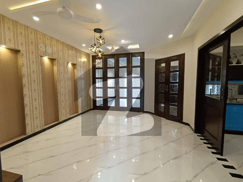 Upper Portion For Grabs In 10 Marla Lahore