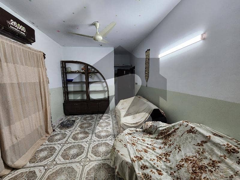 مسلم آباد سوسائٹی کراچی میں 5 کمروں کا 5 کنال بالائی پورشن 4.0 کروڑ میں برائے فروخت۔