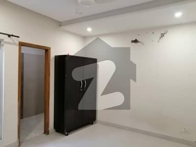1 BED GOOD CONDITION NEW EXCELLENT LUXURY IDEAL FLAT FOR RENT IN SECTER D BAHRIA TOWN LAHORE