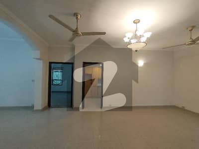 10-Marla 03-Bedroom'S House Available For Sale In Askari-10 Lahore.