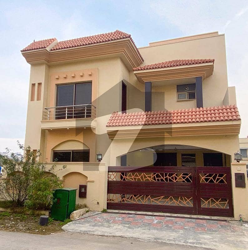 Spacious House Is Available For Sale In Ideal Location Of Bahria Town Phase 8