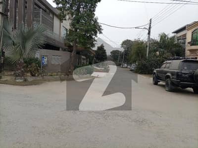 plot for sale
 formanihts Housing society Lahore