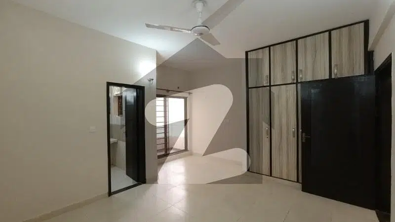 Spacious Flat Is Available For rent In Ideal Location Of Askari 5