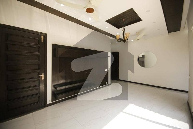 1 Kanal Brand New Upper Portion With Separate Gate In Dha Phase 7 For Rent