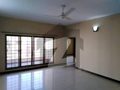 1900 Square Feet Flat In Cantt Bazar Best Option