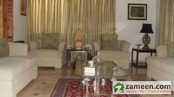 Luxury Apartment For Sale in F-10