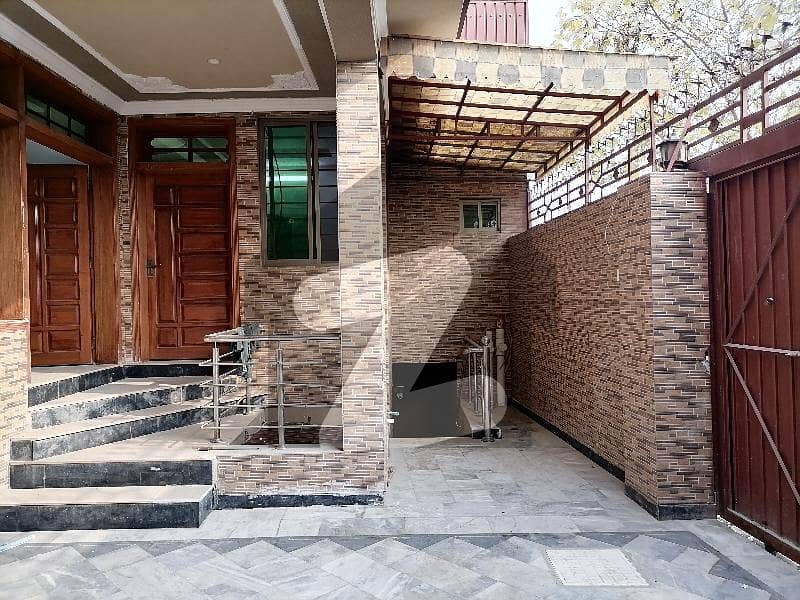 یونیورسٹی ٹاؤن پشاور میں 6 کمروں کا 7 مرلہ مکان 2.5 کروڑ میں برائے فروخت۔