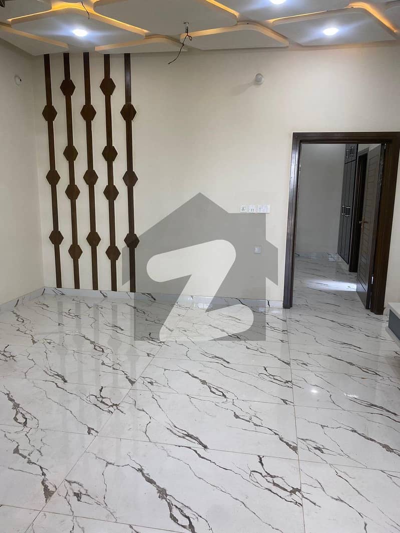 کینال ایونیو لوئر کینال روڈ,فیصل آباد میں 3 کمروں کا 5 مرلہ مکان 1.75 کروڑ میں برائے فروخت۔