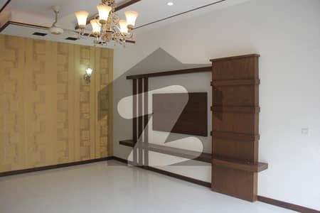 ڈی ایچ اے فیز 6 - بلاک سی فیز 6,ڈیفنس (ڈی ایچ اے),لاہور میں 5 کمروں کا 1 کنال مکان 8.5 کروڑ میں برائے فروخت۔