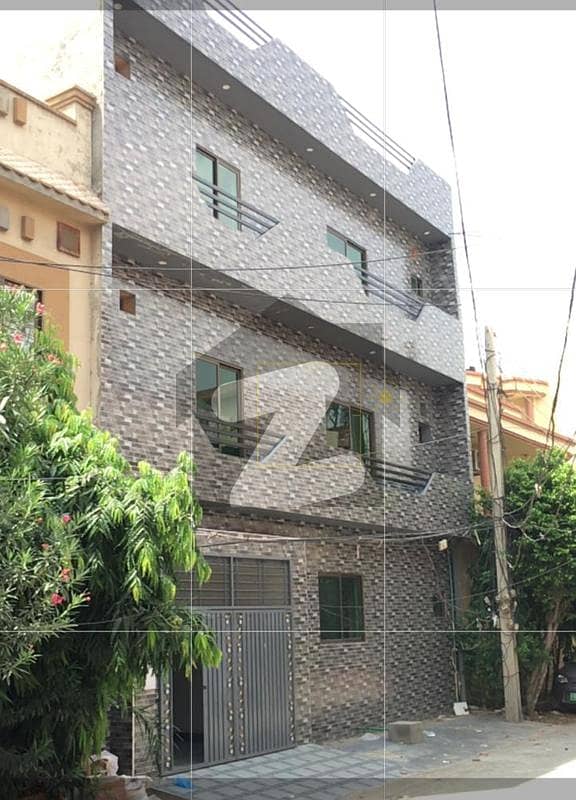 جوہر ٹاؤن لاہور میں 9 کمروں کا 5 مرلہ عمارت 3.9 کروڑ میں برائے فروخت۔