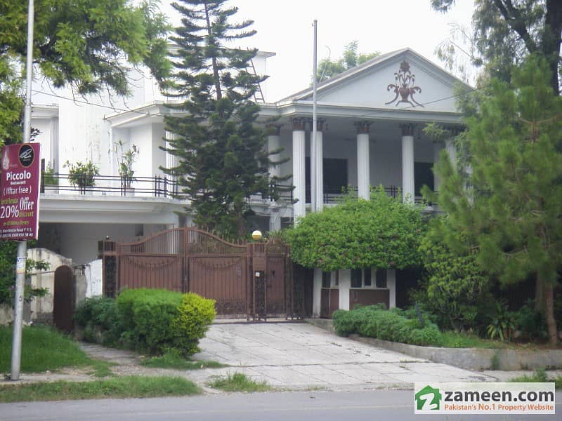 Main Road Bungalow In F-7 Islamabad