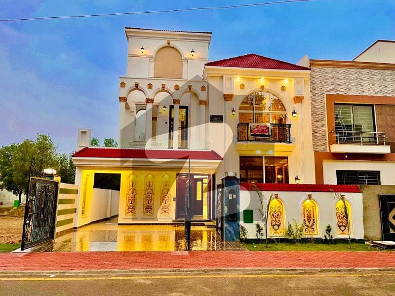 بحریہ ٹاؤن ۔ سیکٹر ایف بحریہ ٹاؤن,لاہور میں 5 کمروں کا 10 مرلہ مکان 2.8 کروڑ میں برائے فروخت۔