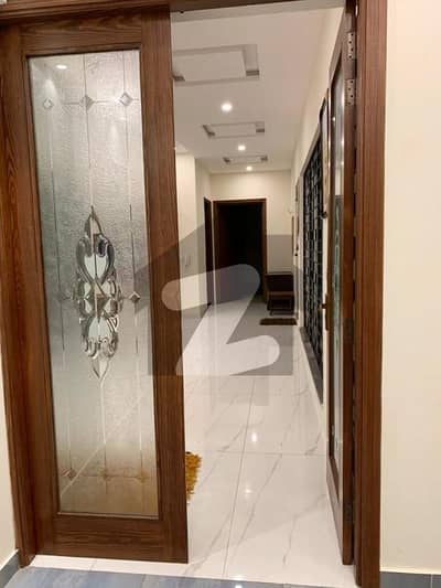 عزیز بھٹی روڈ کینٹ,لاہور میں 5 کمروں کا 1 کنال مکان 7.0 کروڑ میں برائے فروخت۔